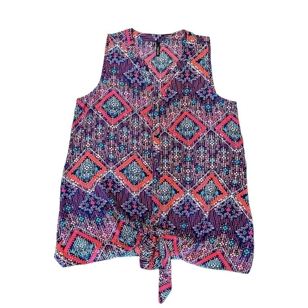 MAURICES, WOMENS AZTEC, MULTICOLOR DESIGN TOP. TIE FRONT WITH LONGER BACK.SIZE M